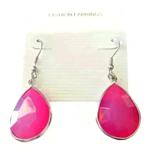 Jewelry - Women's silver earrings with cranberry teardrop